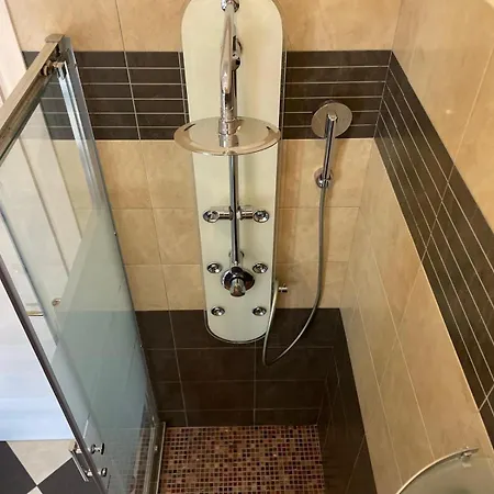 Suites Asia بيت ضيافة 3*