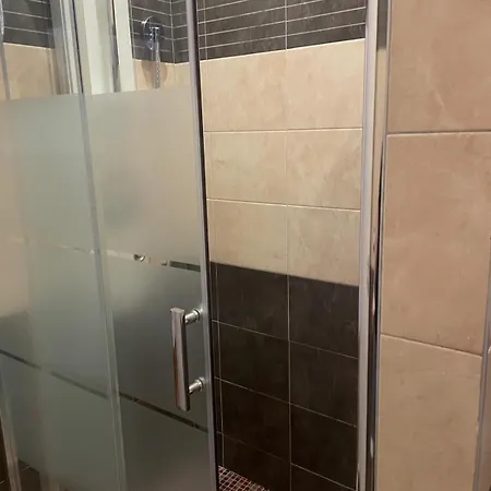 Suites Asia بيت ضيافة